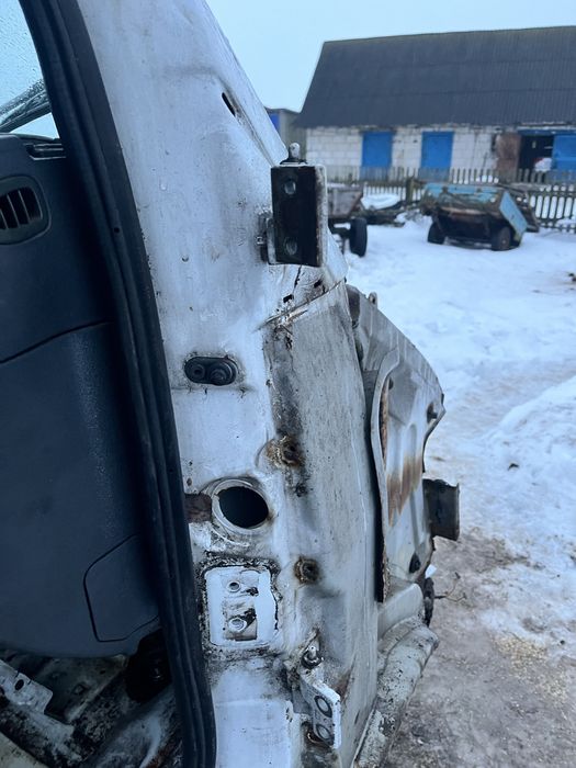 Кузовні елемети на спринтер та лт 2006року