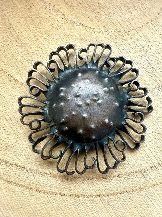 Stara broszka PRL metaloplastyka