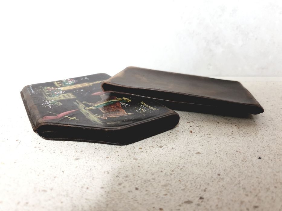 Antiga cigarreira espanhola em couro pintado à mão