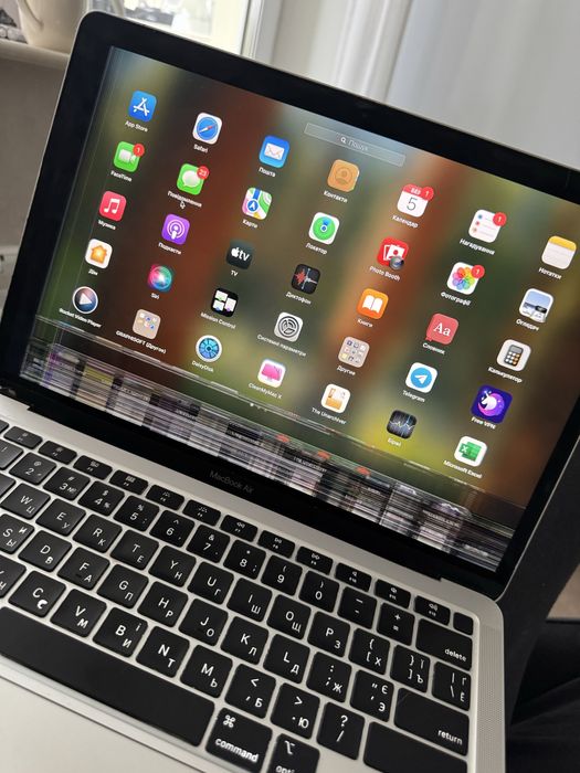 Продам MacBook Air 13” 2020