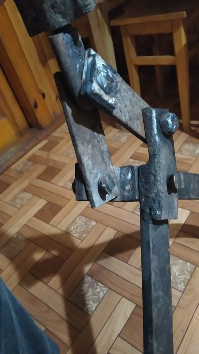 Кліщі для загрузки колод