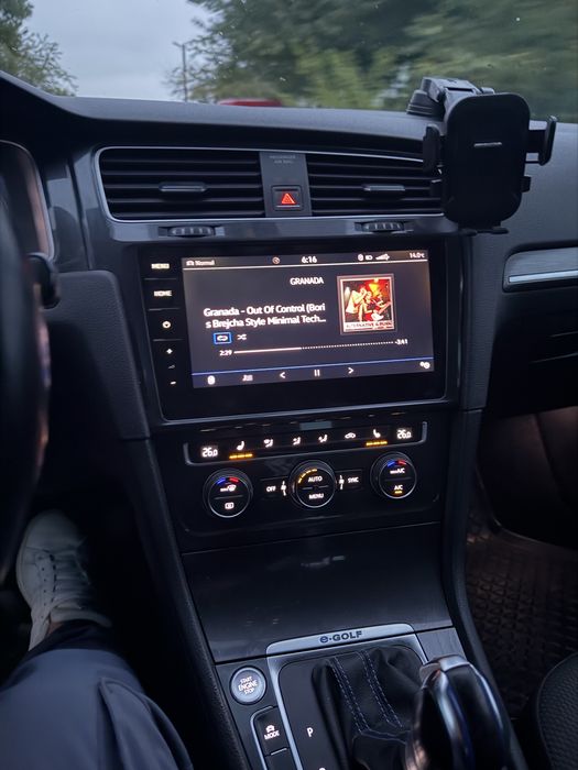 Продам E-Golf 36 кВт заряжена комплектація
