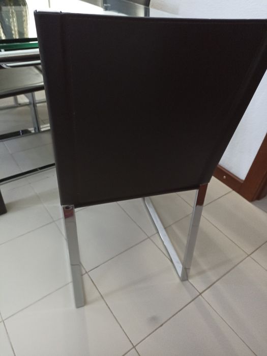 Mesa e seis cadeiras modelo e material italiano italiano