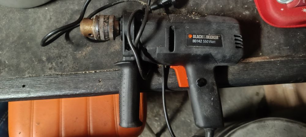 Berbequim Black & Decker BD142 de 550 Watts. 
Potência: 550