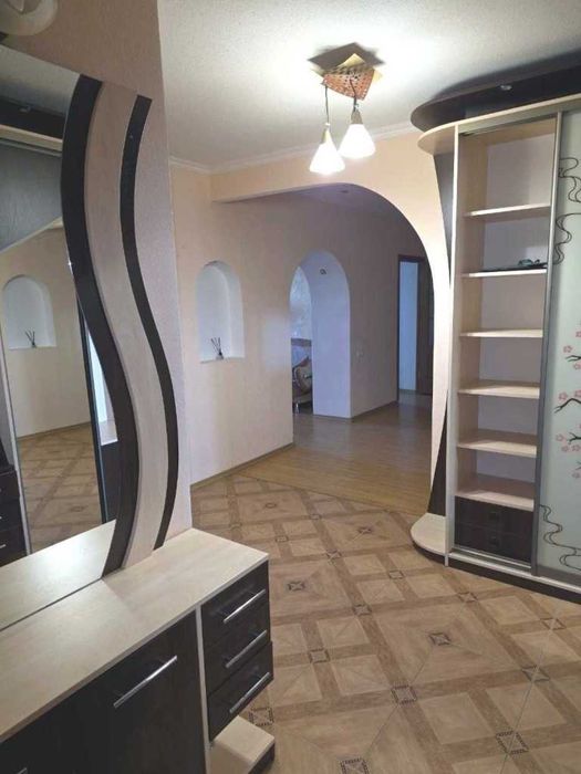 Терміново простора 2-кімнатну квартиру 81,5 м² з ремонтом та меблями
