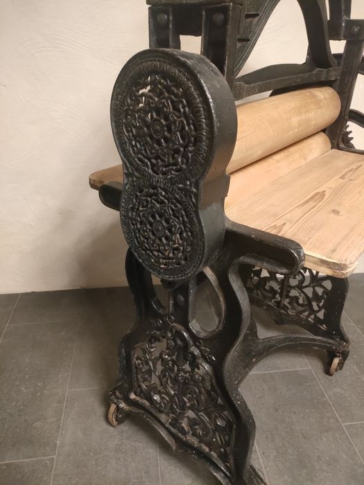 żeliwny stary magiel