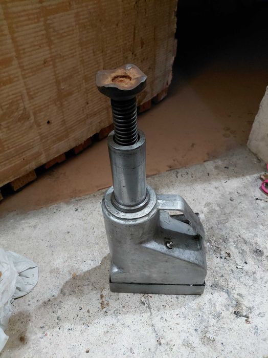 Lewarek podnosnik hydrauliczny