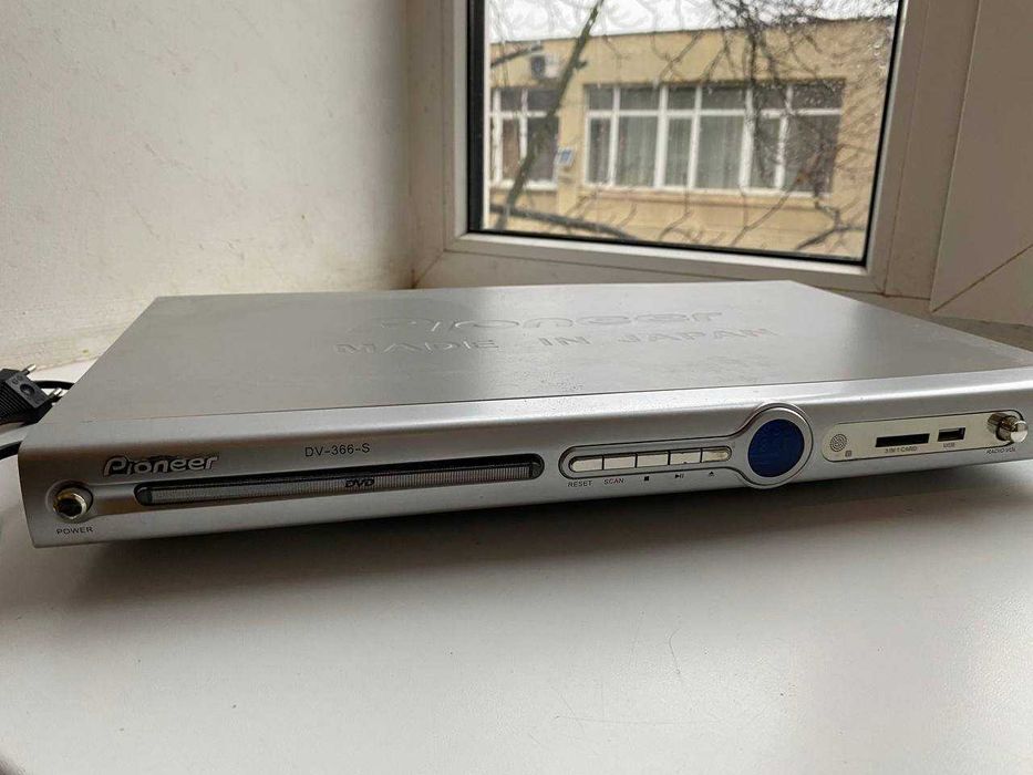 Продам  DVD-плеер Pioneer DV-366 S,Япония .