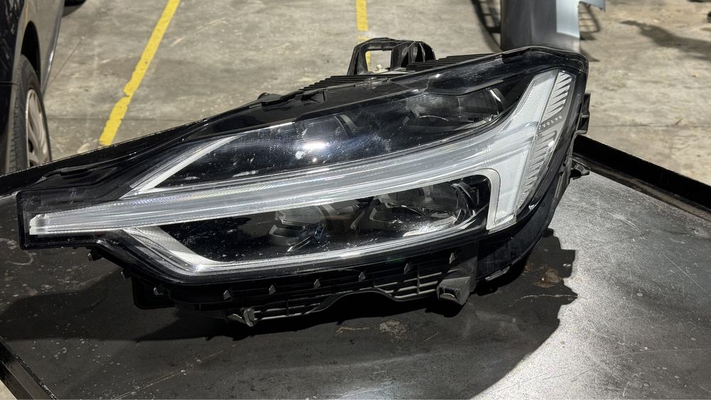 Otica Volvo XC60 2017 a 2021