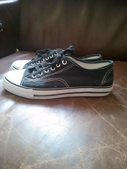 Кеди спортивні, чорні.