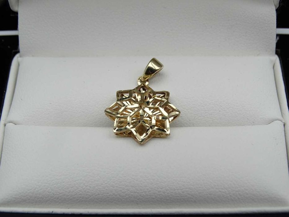 Piękna złota zawieszka gwiazda 1,60g P585
