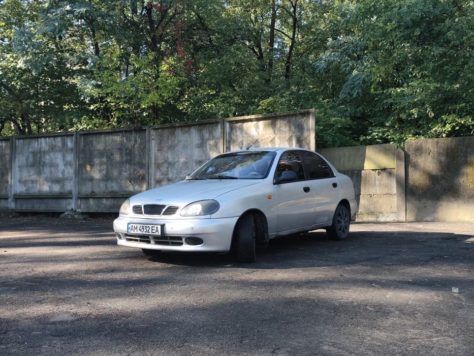 Део Ланос 2004року