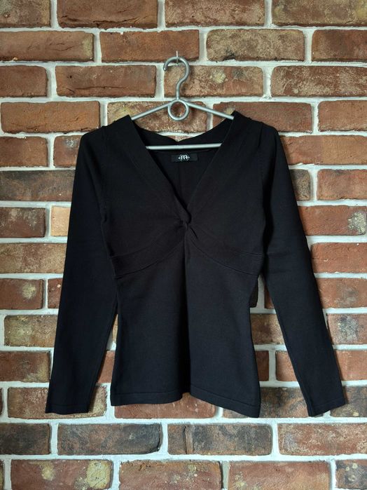 Dopasowany sweter sweter w serek