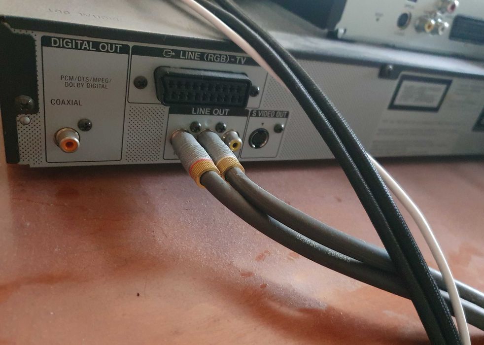 Sony DVD-NS300 - CD/DVD/Video CD Player, com caixa - Não lê os discos