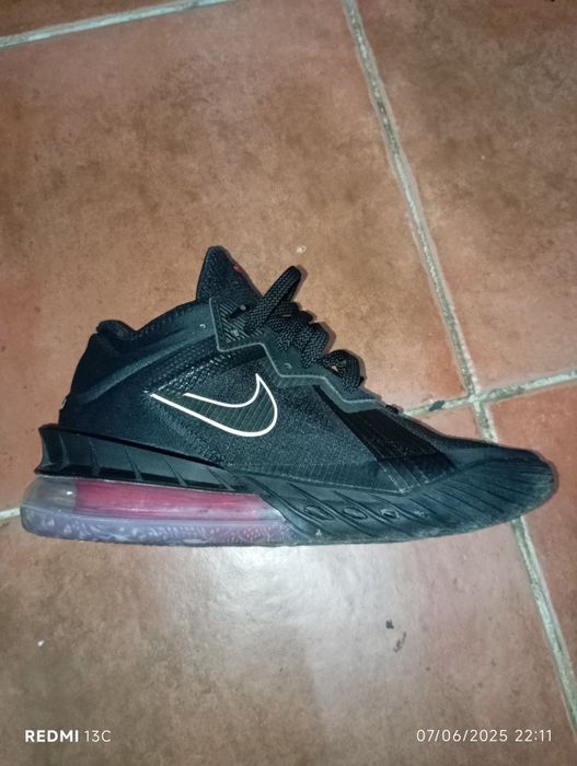 Nike LeBron 18 low