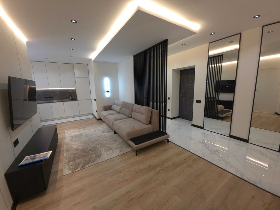 Центр, кухня-вітальня та дві окремі кімнати | Княгинин, техніка+меблі