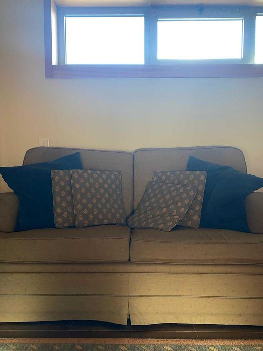 2 Sofás (vendidos em conjunto ou separado)