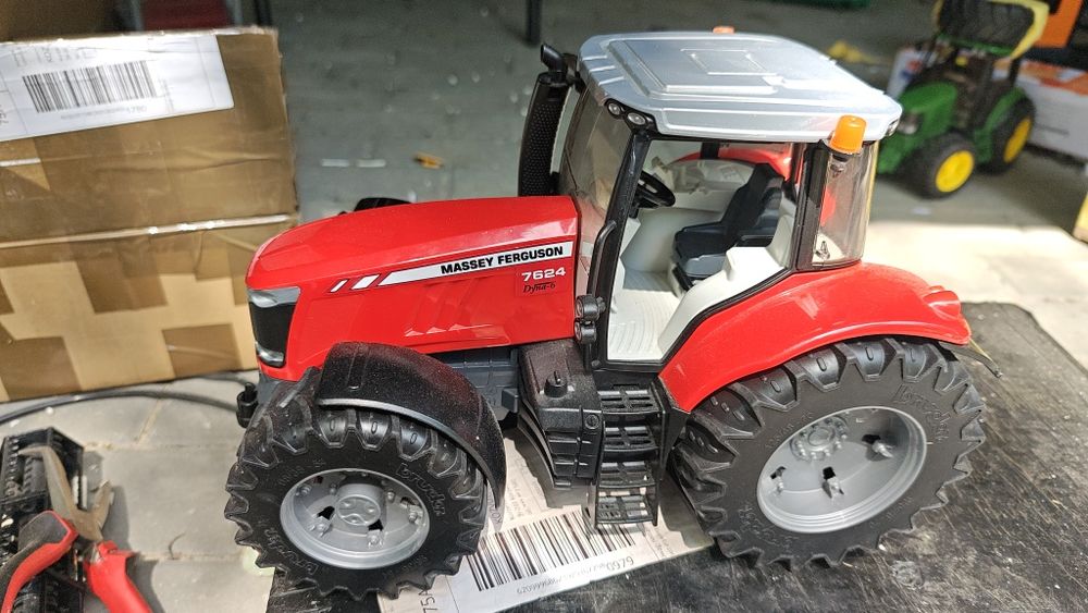 Bruder traktor massey ferguson