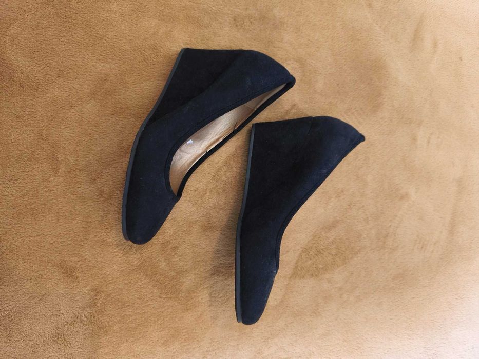 Sapatos pretos femininos, em cunha, nº36