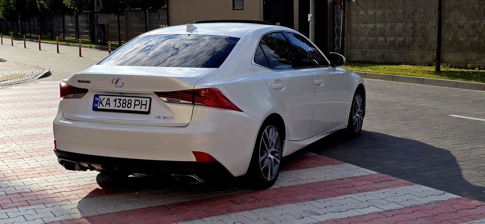 Lexus is300 2.0 2017 ідеал