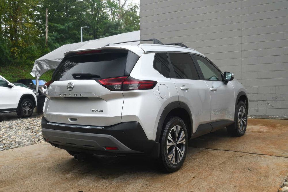 Nissan Rogue SV      2023