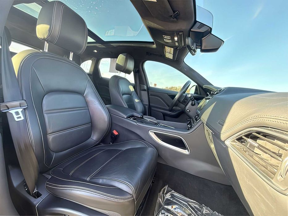 Jaguar F-PACE      2020