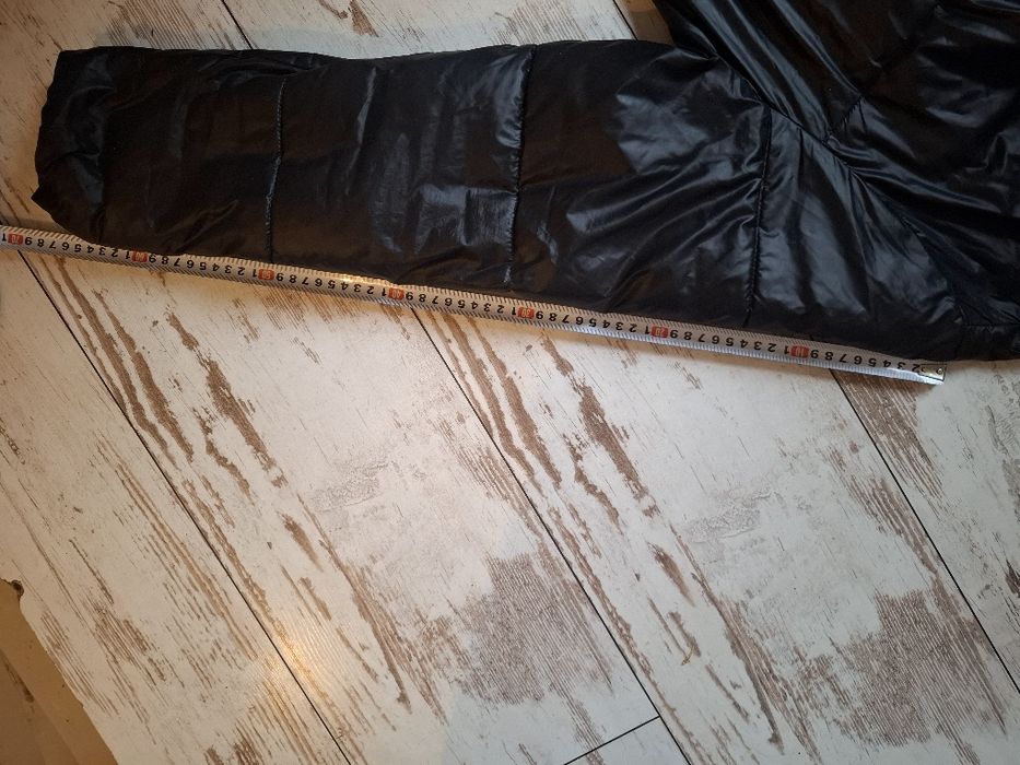 Czarny płaszcz pikowany 42