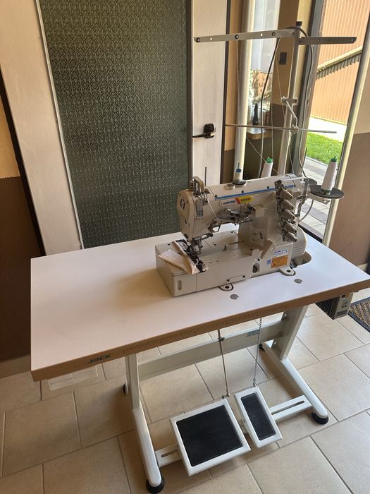 Maszyna renderka do szycia JK-8569A