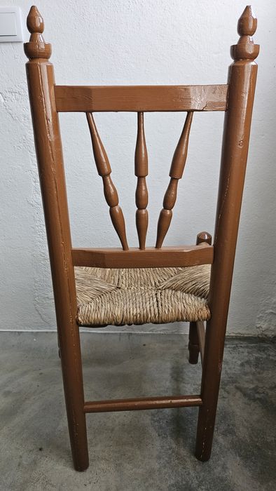 2 Cadeiras de madeira com tampo de palha.  Em muito bom estado.