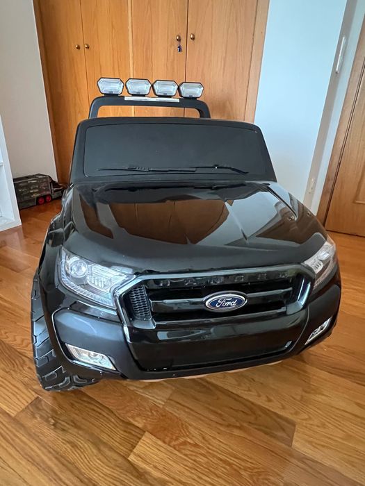 Carro Elétrico Infantil Ford Ranger Wildtrak 12V — 2 Lugares, 2 Chaves + Comando Parental