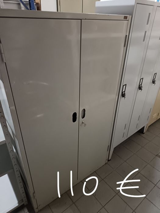 Armários metálicos