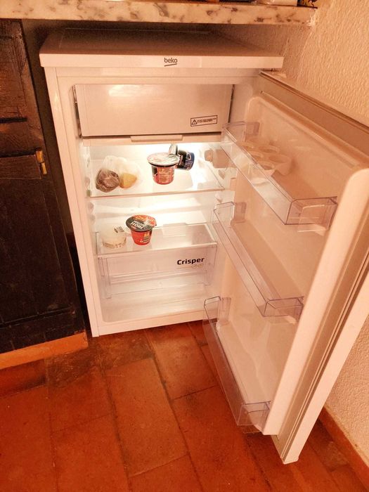 Frigorífico 85cm com congelador – Excelente estado! 140 €