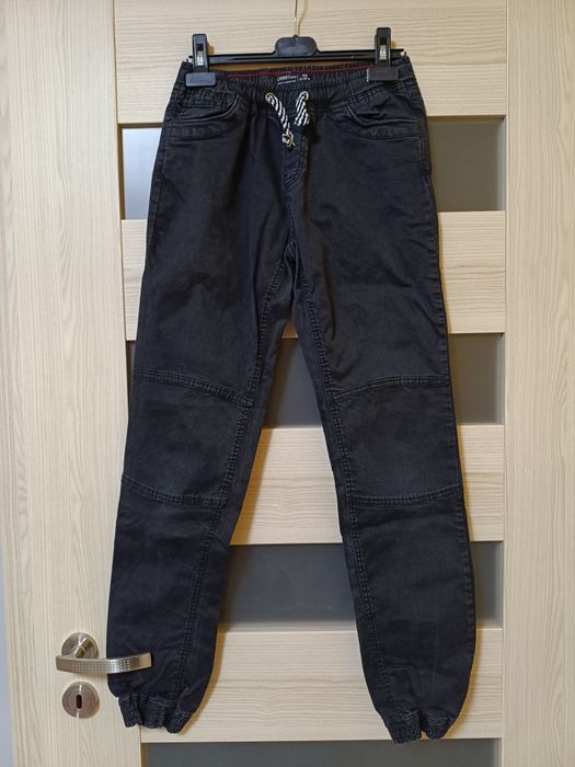 Spodnie chłopięce w rozmiarze 158 marki Carry