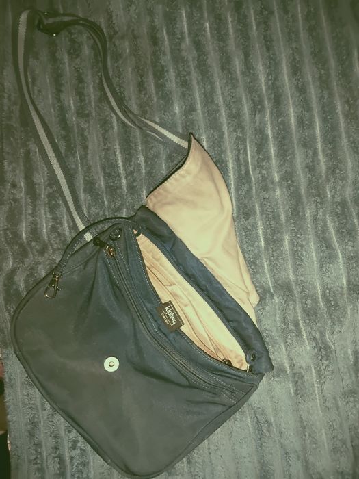 Сумка KIPLING Брал Сумку поносил 2 дня продаю просто денги нужни