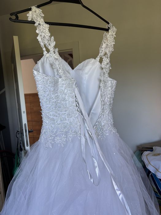 Suknia slubna S swarovski