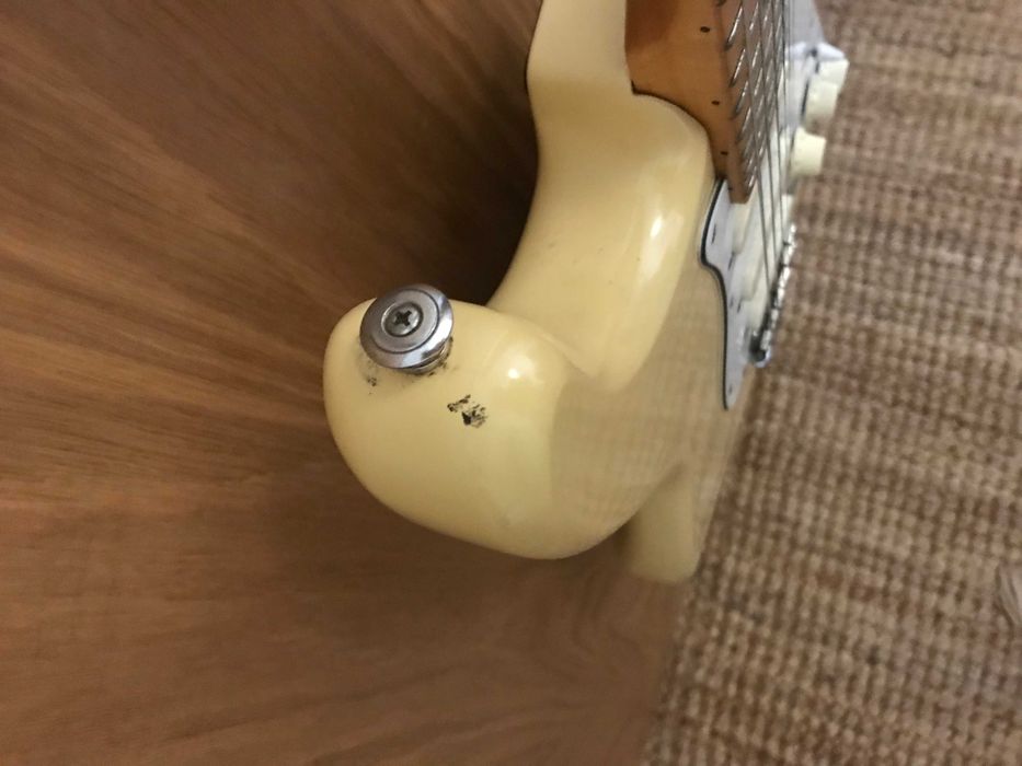 Fenix Stratocaster Guitarra Electrica - Vintage Radio Amarelo