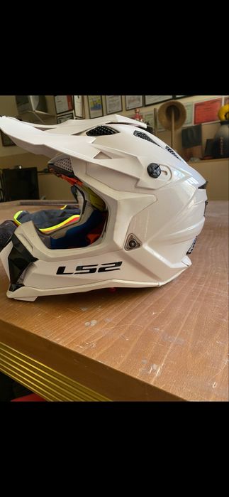 capacete de motocross LS2 MX470 Subverter branco.