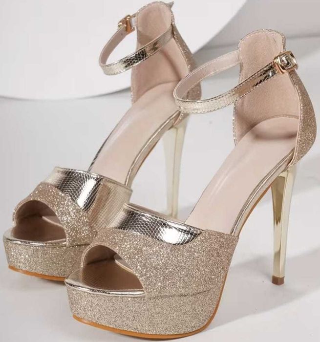 Sapatos de Mulher Dourados