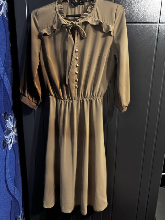 Елегантна жіноча сукня