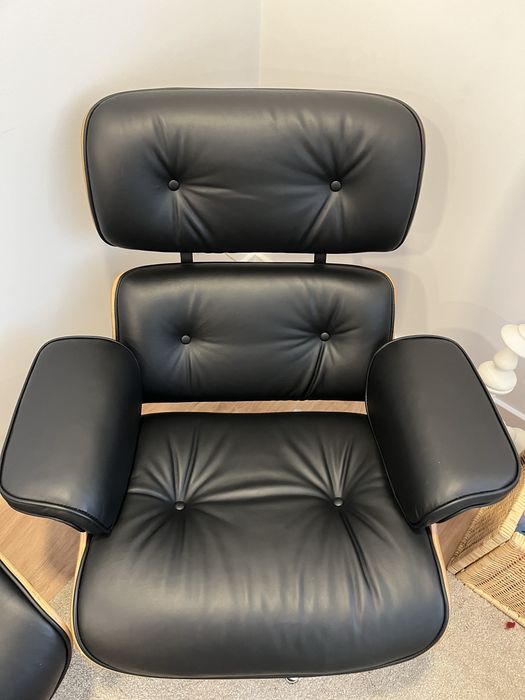 Cadeirão preto em pele