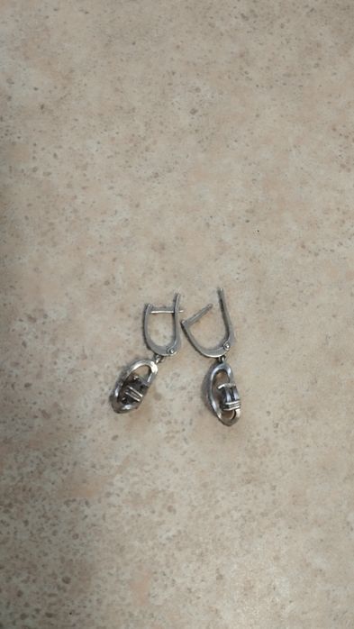 Гарні срібні сережки