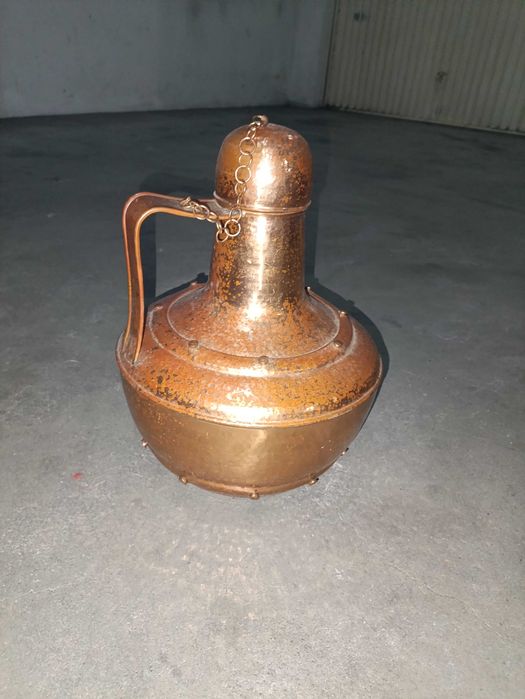 Jarrão em cobre com relevos aproximadamente 45 cm de altura