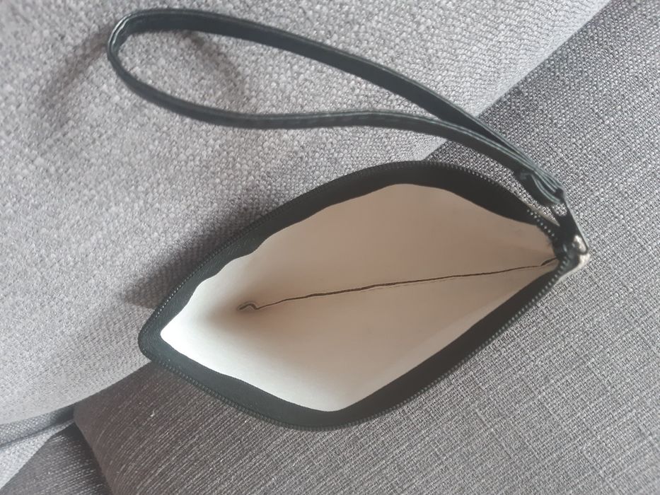 Nowa kosmetyczka beżowo- brązowa z rączką