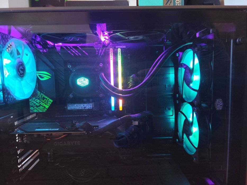 PC Gaming i9‑9900KF • RTX 2060 • 16GB • SSD NVMe • AIO 240mm • Seasonic Gold • ROG Z390