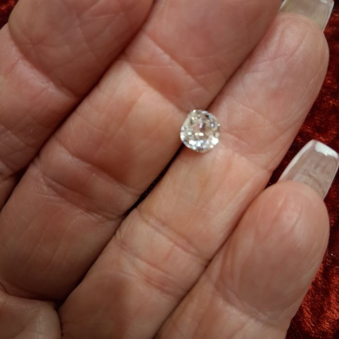 Diamante de 0,65 ct lapidação antiga