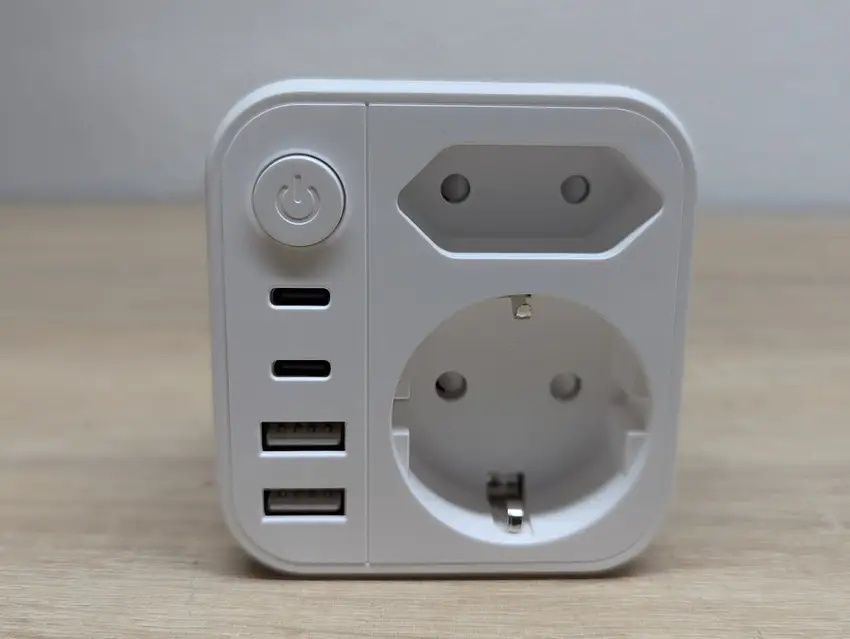 Дорожный адаптер TESSAN 806UK