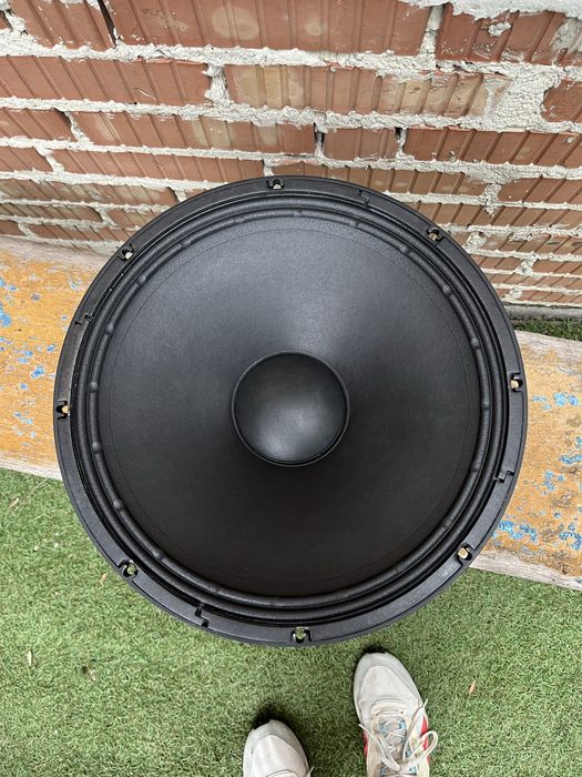 Продам пару динаміків по 400вт CELESTION FTR15-3070C