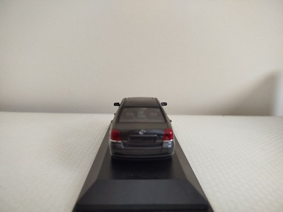 Miniatura Toyota Avensis 1/43 Nova