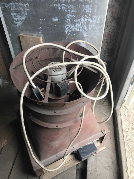 Потужний тепловентилятор.