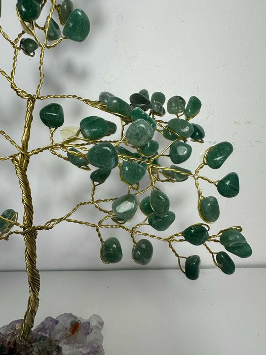 Árvore em quartzo verde, nova, com 320 g.